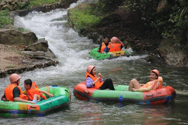 不出佛山就能玩尽超刺激的"狂野漂流"和"水上乐园"!