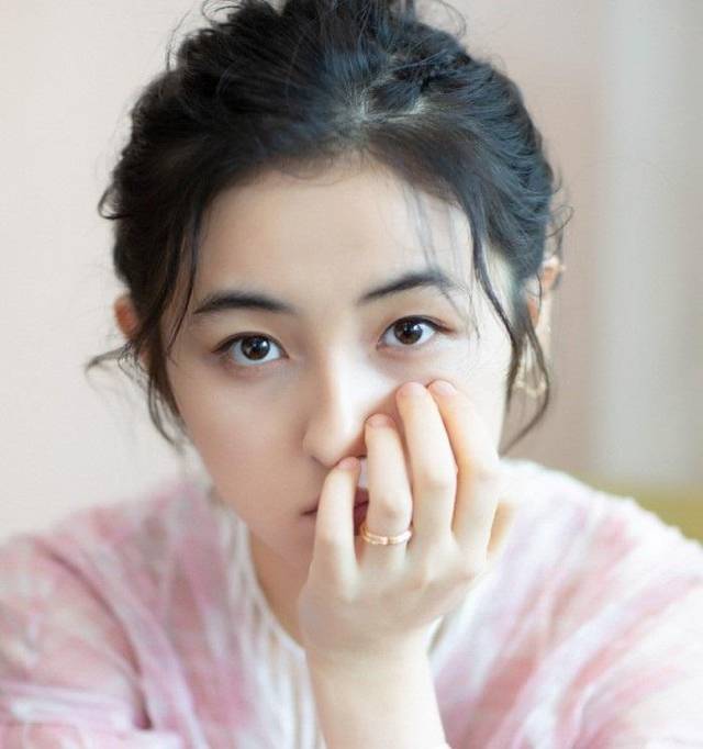 男生眼中的"初恋脸",通常有5个特点,宛如18岁的清纯模样