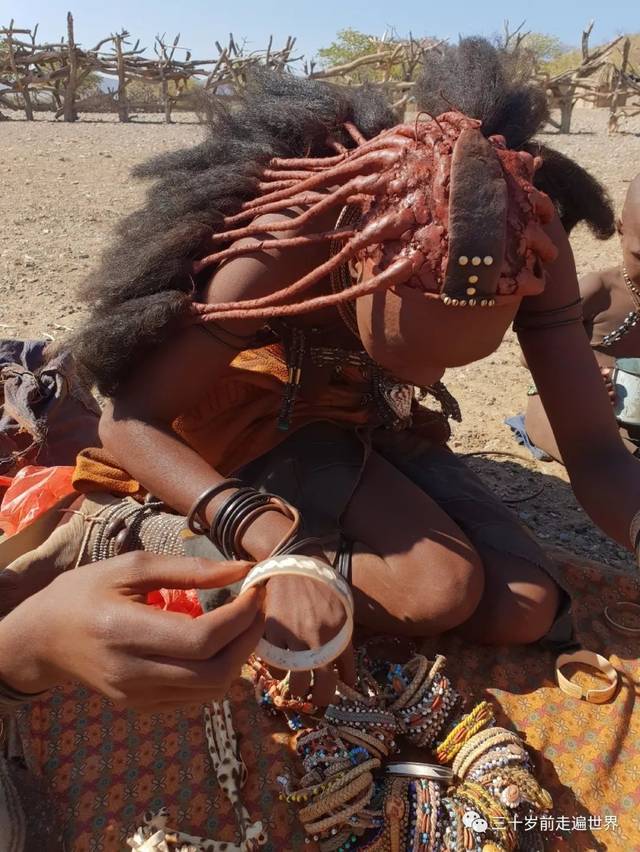 非洲红泥族裸体女人图片