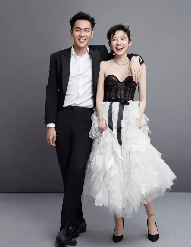 张若昀唐艺昕的偶像剧爱情结束了,他们迎来了