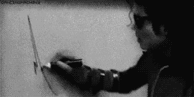 被人诽谤成爱整容, 漂白皮肤, 有娈童癖, 挥霍无