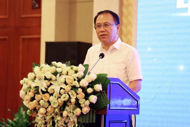 中国老年大学协会常务副会长刁海峰发表讲话
