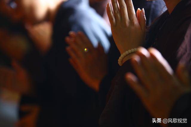 都见过僧人双手合十问候,我们也有做过,但双手合十有什么意义呢