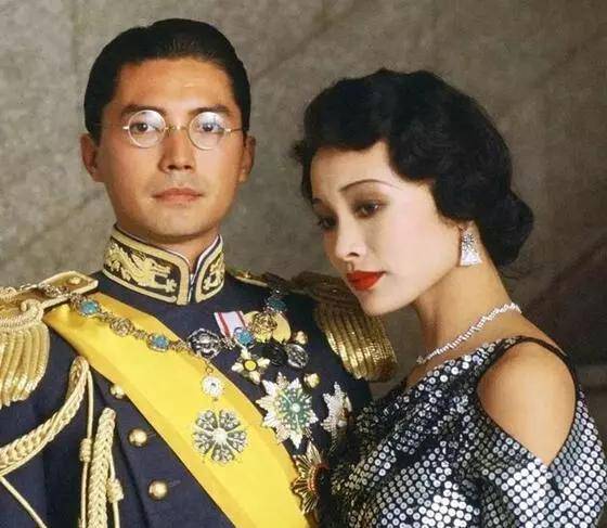 绝代美男尊龙,竟是孤儿出身,他爱一个女星被拒