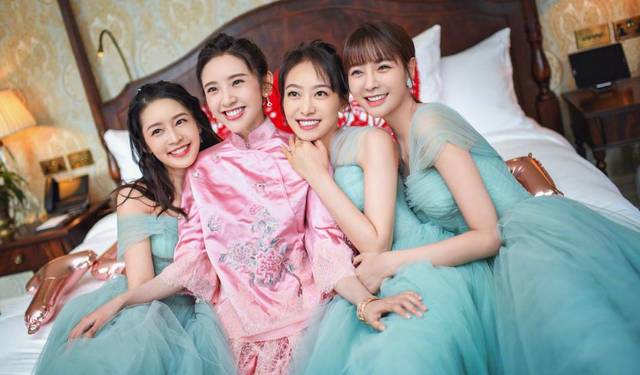 唐艺昕张若昀结婚现场曝光,3位伴娘美艳无双,