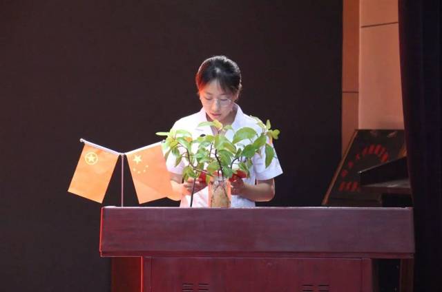 首先,由王一凡领学《中国共产主义青年团章程》第七章