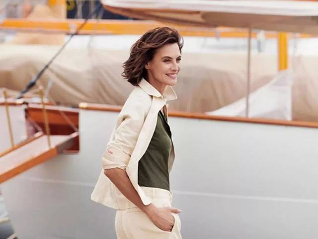 伊娜·德拉弗拉桑热: 她是法国神级超模,也是香奈儿老佛爷相爱相杀的