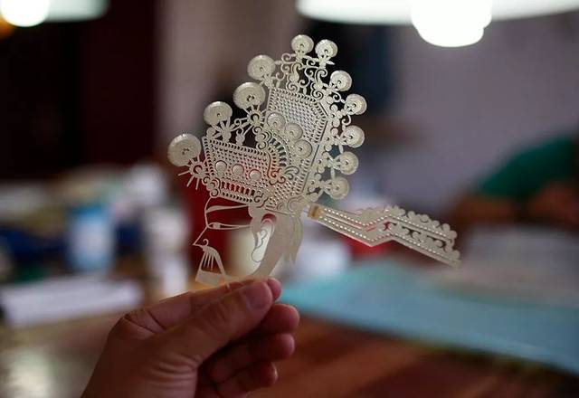 非遗"潮"起来,他花了37年时间让皮影和杰克逊"共舞"!