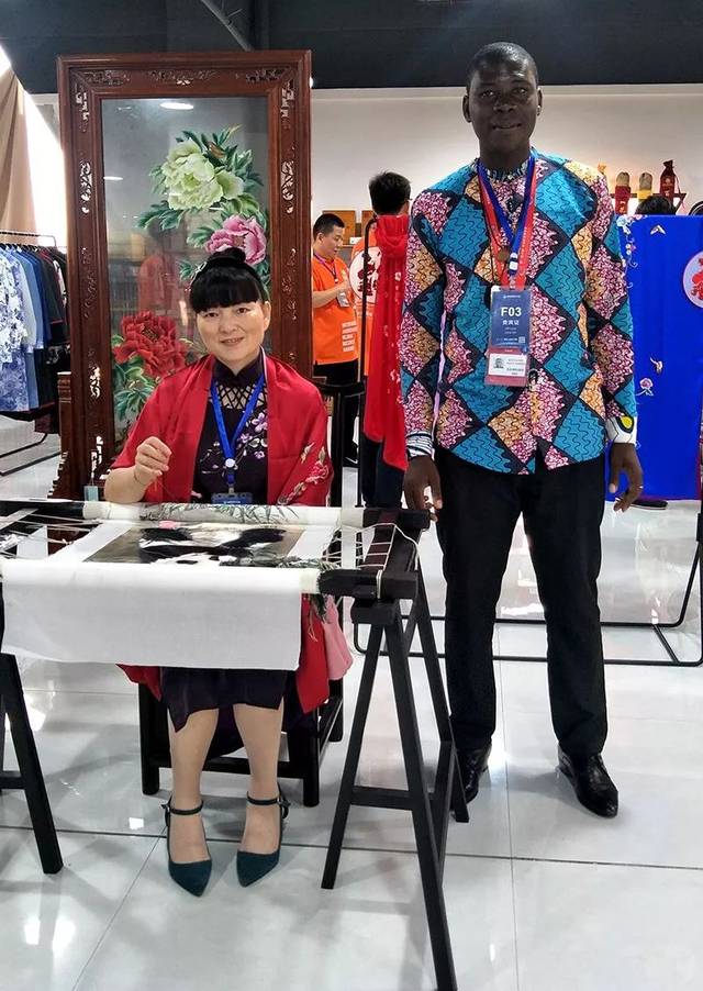 天利湘绣闪耀中非经贸博览会