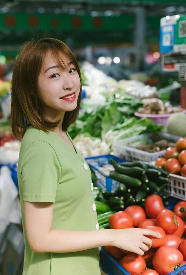 我带妹子在脏,乱,差的「菜市场」拍了组照片,结果.