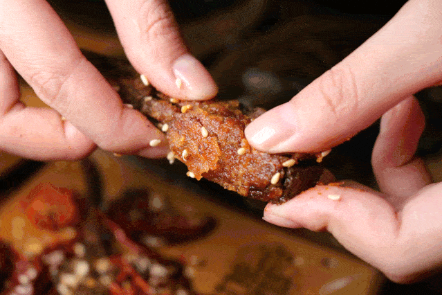 从太爷爷辈流传下来的水煮牛肉秘方,找这位"郝太爷"才吃得到