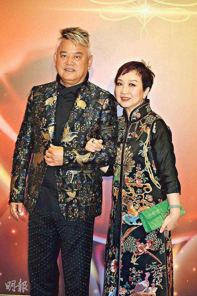 没想到,他接着说:"其实我怎么会多女朋友,秀姑(黄杏秀)不是人,她是