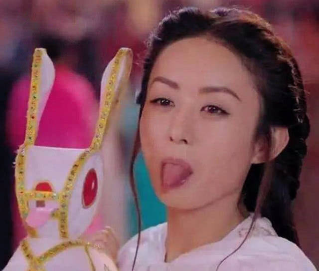 同是吐舌头:忍了迪丽热巴赵丽颖杨幂,但看到邓紫棋忍无可忍
