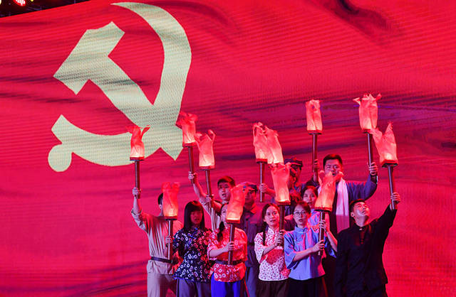 重温入党誓词 追忆光辉历史 亦庄600党员为党庆生