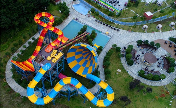 落别龙井水上乐园开启"疯狂水乐party"