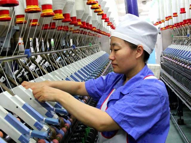 劳模风采|唐成棉业细纱挡车工闫锦影:质量掌握在她的手中