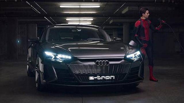 在整部电影中,神盾局局长尼克·弗瑞都驾驶着奥迪e-tron,当然还有e