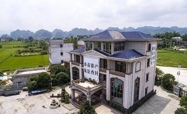 航拍大毒枭张加爱豪华别墅, 占地两三亩高达4层, 装修富丽堂皇