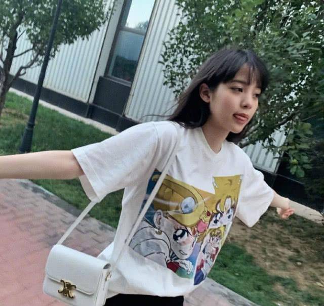 被姐姐吐槽脸大后,欧阳娜娜更换发型,脸小了很多!