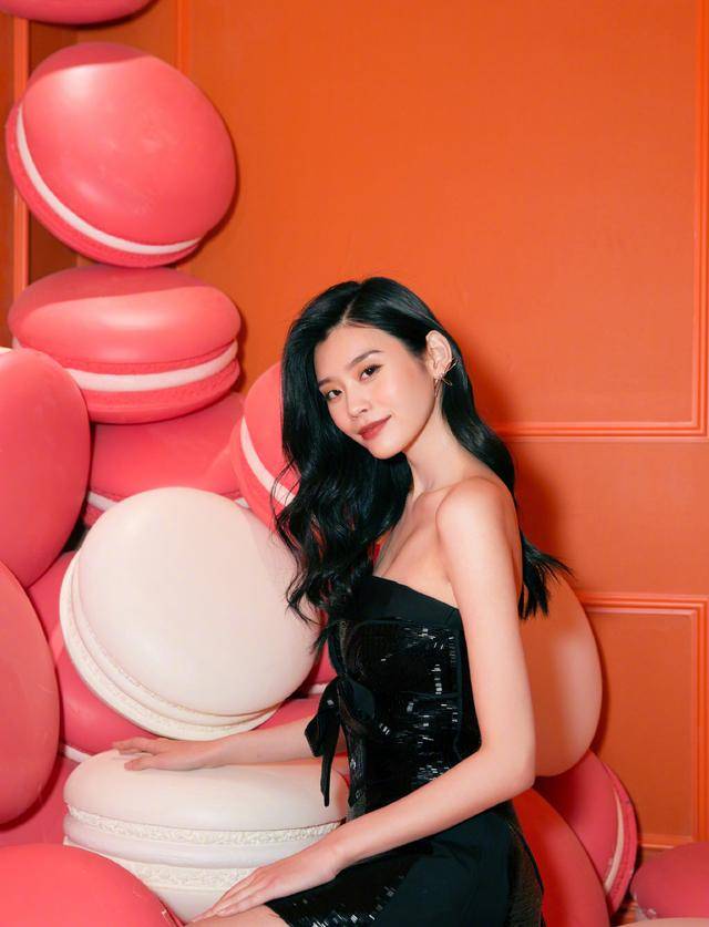 比何猷君早1分钟晒结婚证照片,奚梦瑶掌握了豪