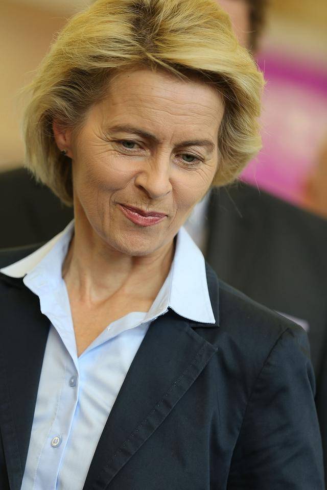 德国女国防部长的年龄图片