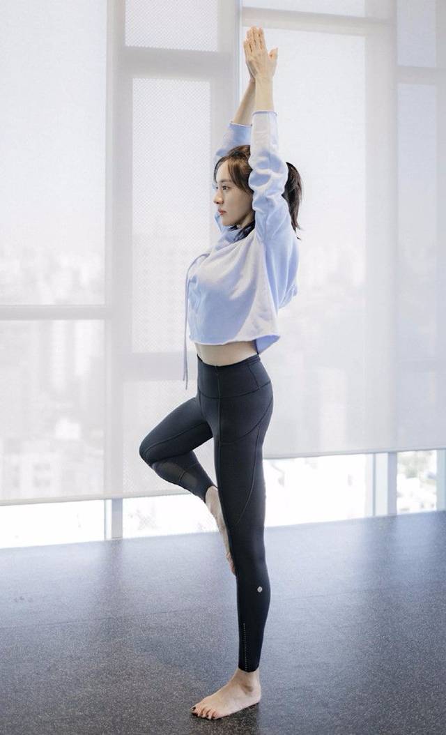 王智晒健身照火了身材真好火辣一点不比电影里差