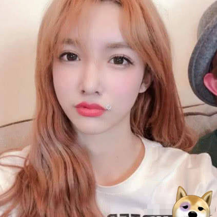 rita竟是"女装大佬"?直播卸妆撞脸艾比,神似"亲姐妹"_手机搜狐网