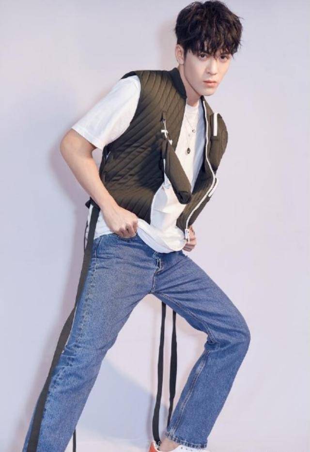 大眼仔曾舜晞新剧演技获好评私服衣品超洋气街头感十足