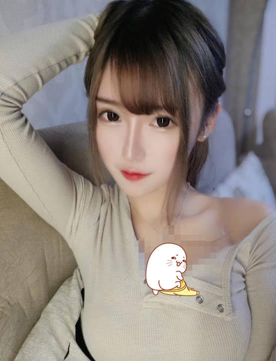 腐团儿深夜自嘲,一身价值40万还说孤单,宅男:我和