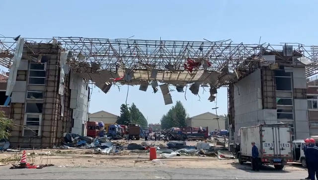 (开原市经济开发区大门.