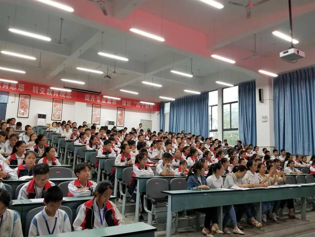 提升学生文化品位,近日,仁寿县城北实验初级中学举行了以"书香溢校园