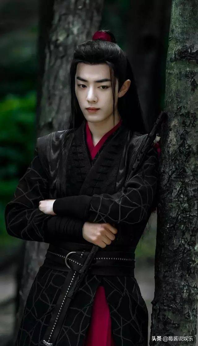 肖战，一个凭借腰两次上热搜的男人，而他：这样的腰我也有！_搜狐网
