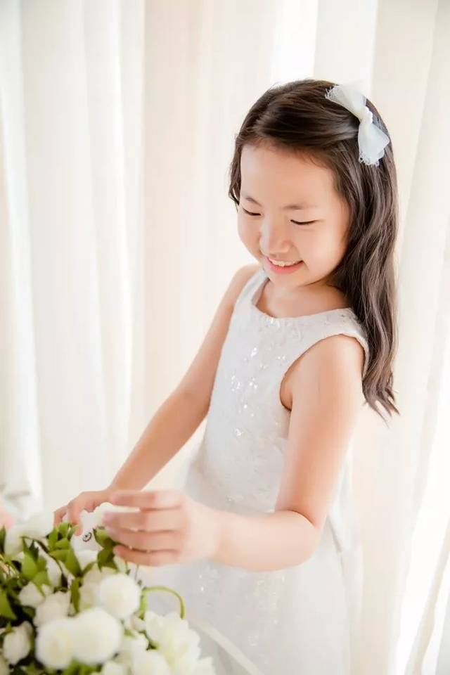 11岁女生张嘉琦演唱一首感人的《天亮了》唱到心里了!