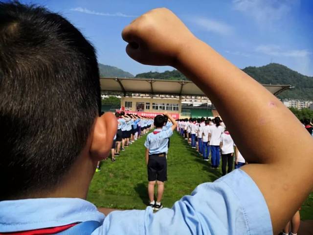 摄影,登山的章振乐,10年前成为新成立的杭州市富阳区富春第七小学校长