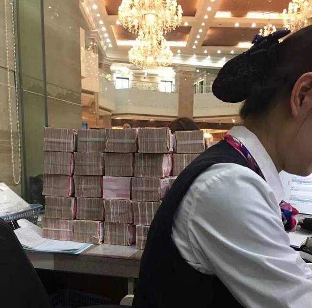 美女柜员800 天的银行生活!_手机搜狐网