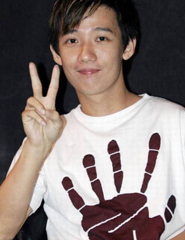 曾因牙齿太遭影响了事业与爱情,沉寂多年,歌手阿牛整容后回归