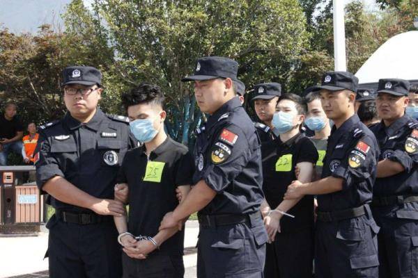 新的证据不断出现,为深挖犯罪,扩大战果,张永良局长多次组织召开案件