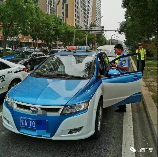 太原市一出租車掛假牌,被交警一眼看穿!竟還牽連出