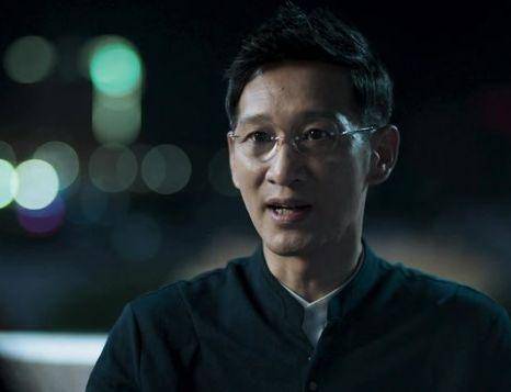 车贴是林耀东,手机屏保是林耀东,民警一查,还真吸毒!