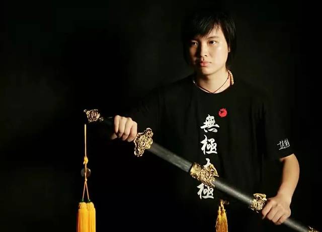 机缘巧合地拜赵冀龙老师为师,愿为往圣继绝学的她,沉醉中华文化,好奇