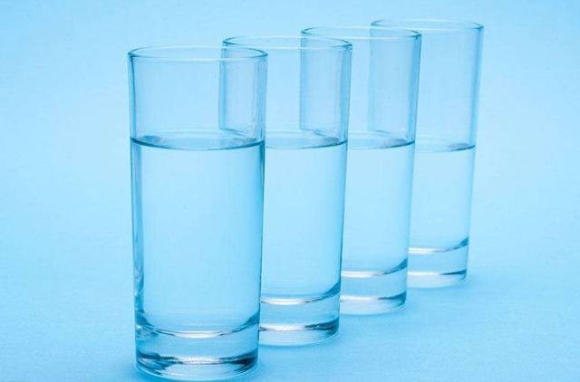 想要保护血管健康,一定要"会喝水",每天喝好"四杯水",通血管,防血栓.