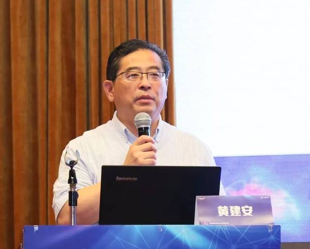 与会专家对分享的病例进行热烈的讨论 会后,黄建安教授做总结发言