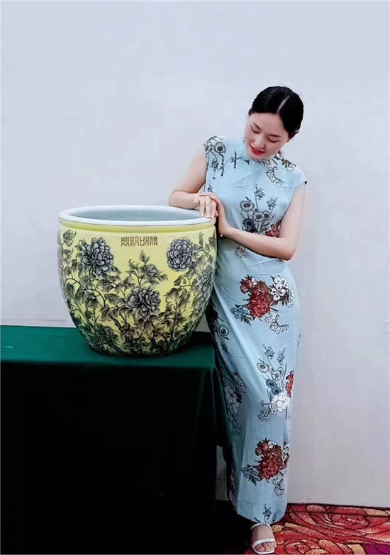 2019新华春拍-清光绪牡丹图大缸拍得140万（附本场部分拍品记录）_搜狐网