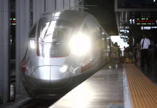 今天重庆西开往香港西九龙站g319次直通高铁正式首发