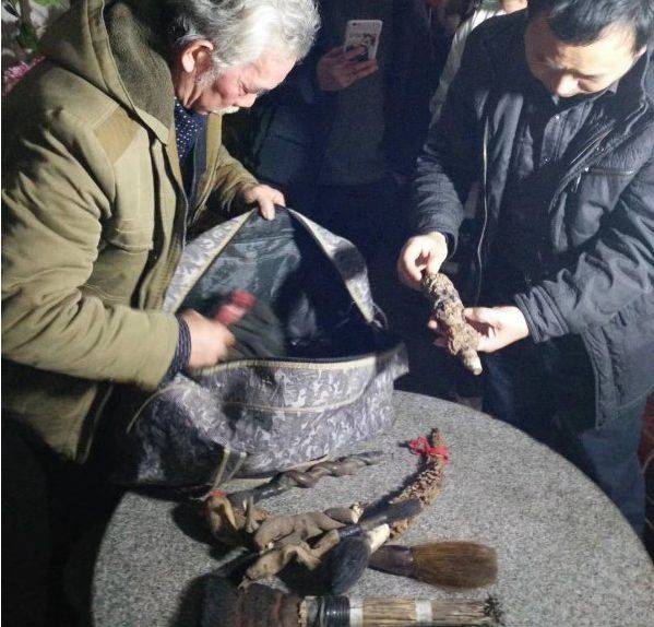 74岁的"山洞画怪"宋传中,余庆县构皮滩镇自学成才的草根画家,十二岁