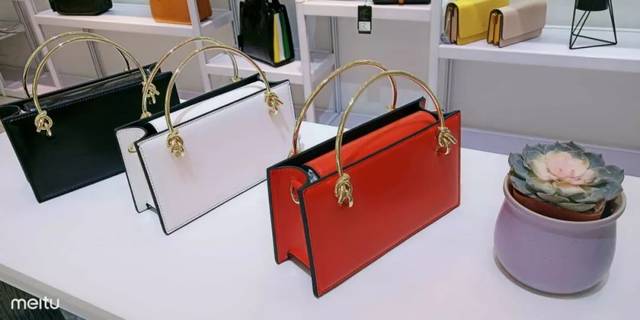 【中央天街】four k 箱包新店开业,初来乍到福利不少