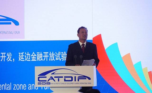 昆明市人民政府副市长王冰先生发表演讲