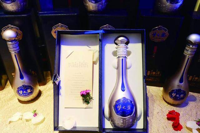 梦之蓝手工班20年 夢之藍 ドリームブルー 白酒 dream-blue-crystal-375ml.jpg