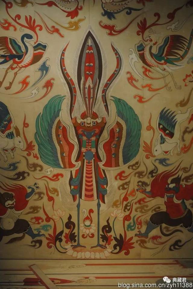 这是一比一临摹的壁画,墓室最底部的朱雀图案