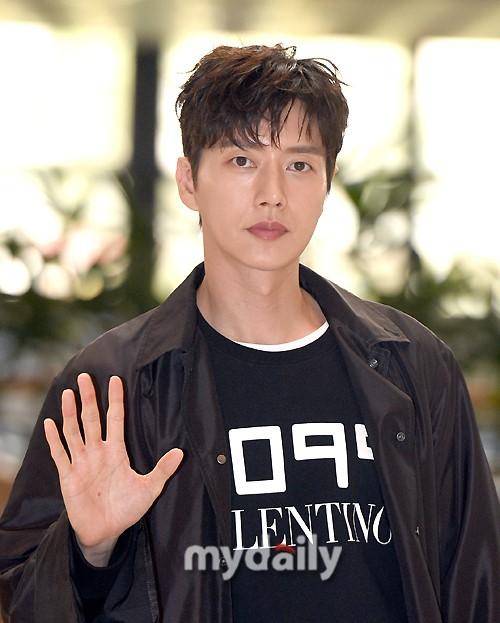 「md photo」 韩国艺人朴海镇金浦国际机场启程飞往日本